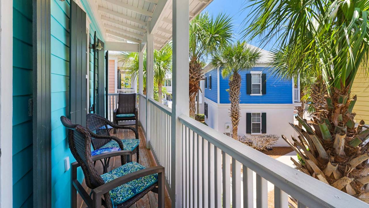 Beach Bungalow 101 Balcony Beach Bungalow 101 Balcony