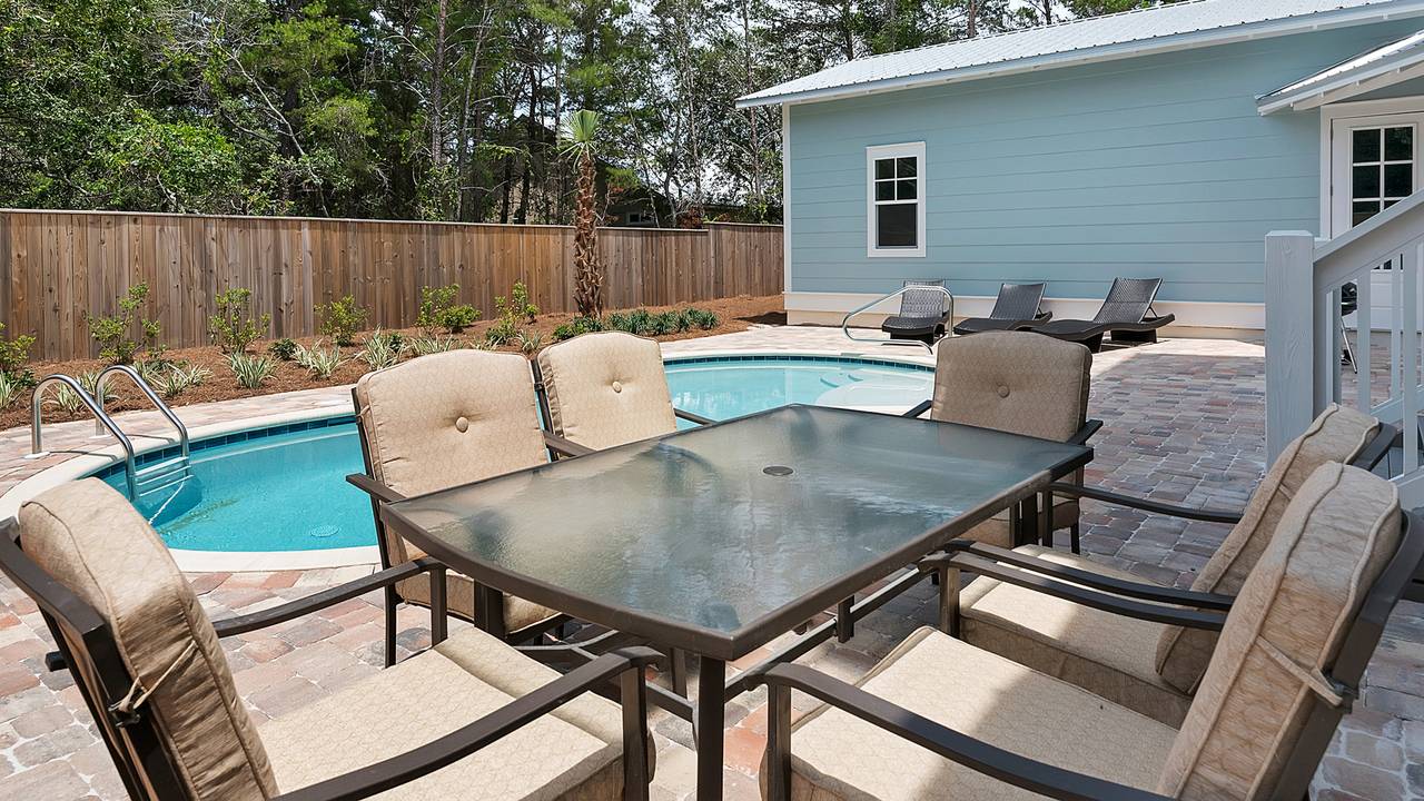 Blue Bungalow Blue Bungalow