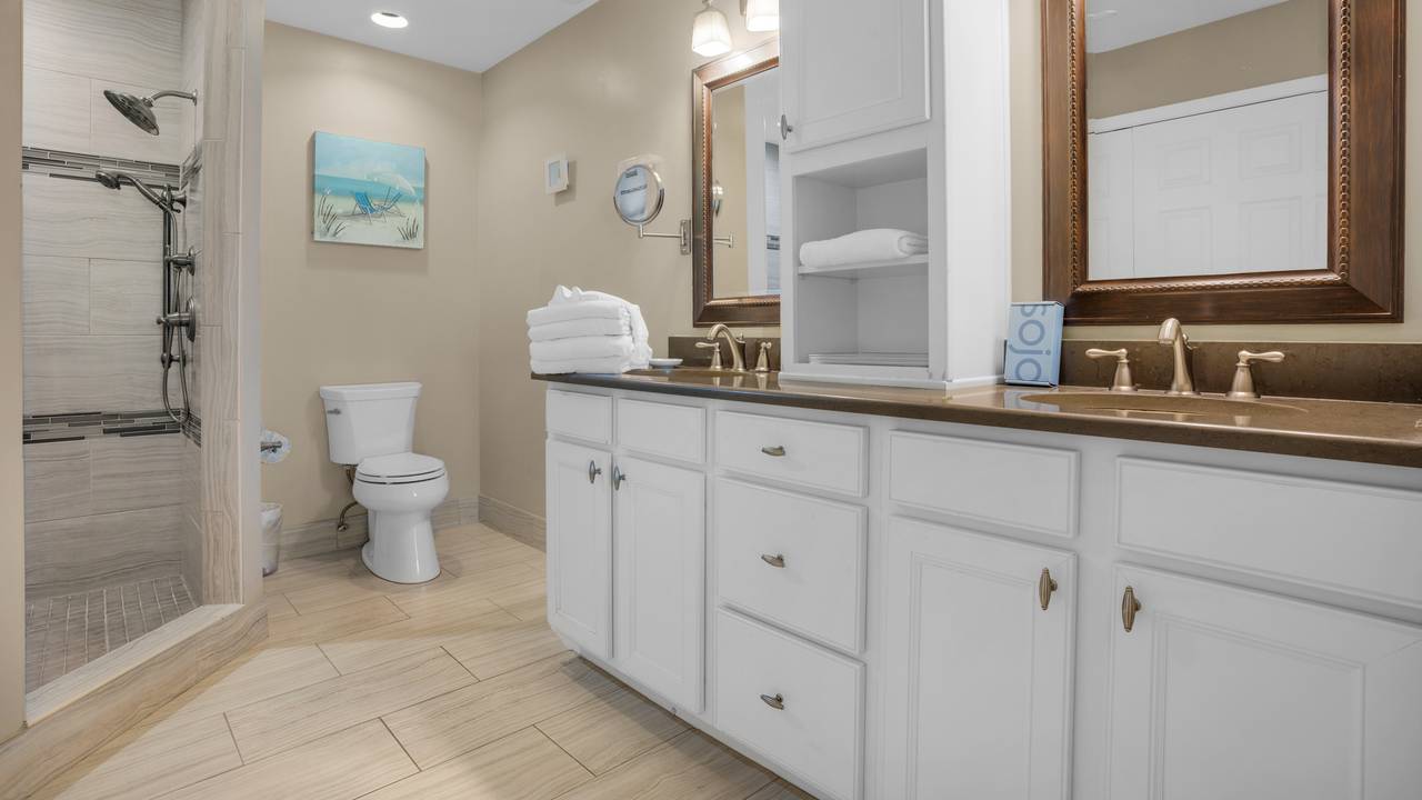 Blue Tide 3B Private Bathroom Blue Tide 3B Private Bathroom