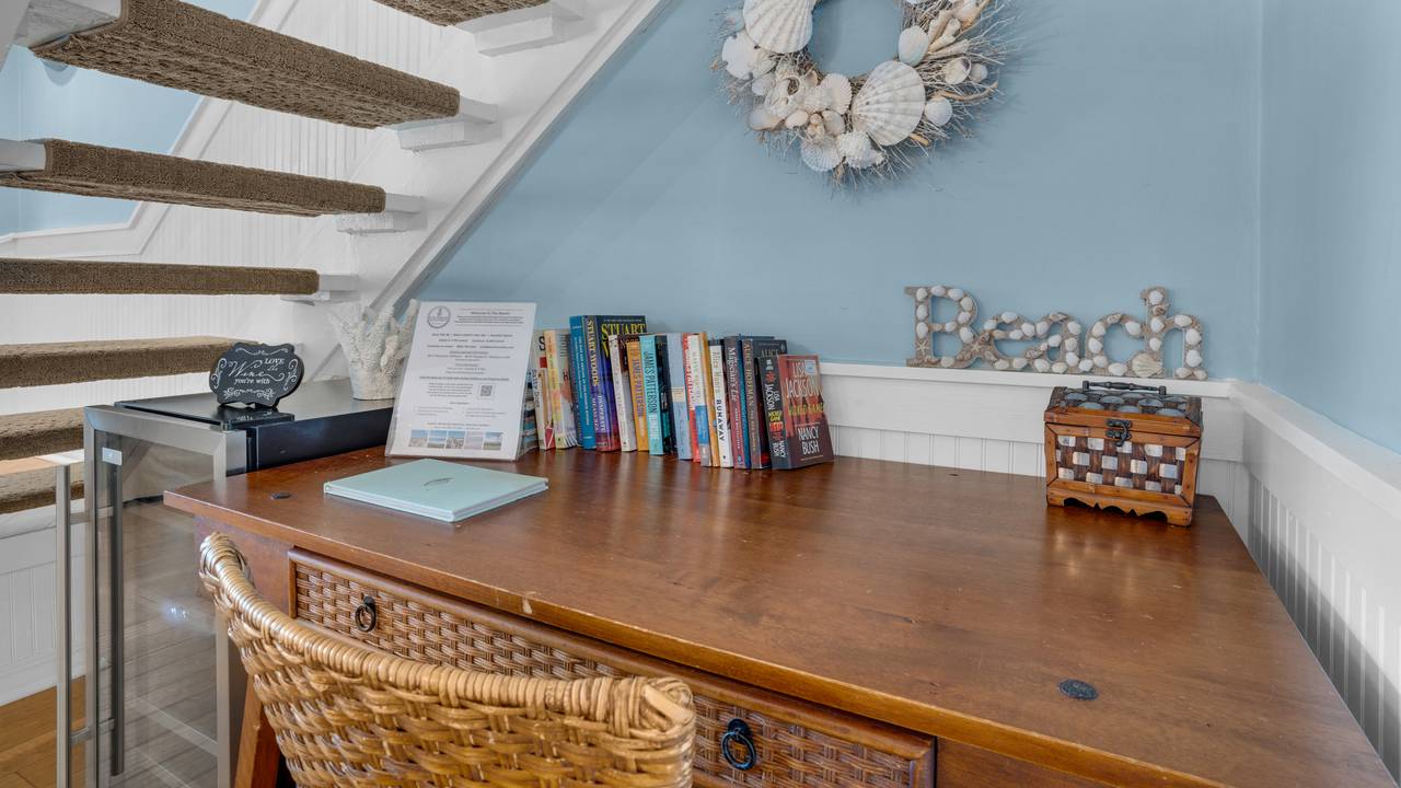 Blue Tide 3B Desk Area Blue Tide 3B Desk Area