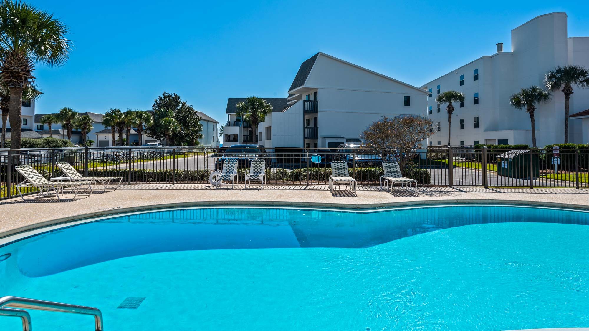 Beachside Grounds & Amenities