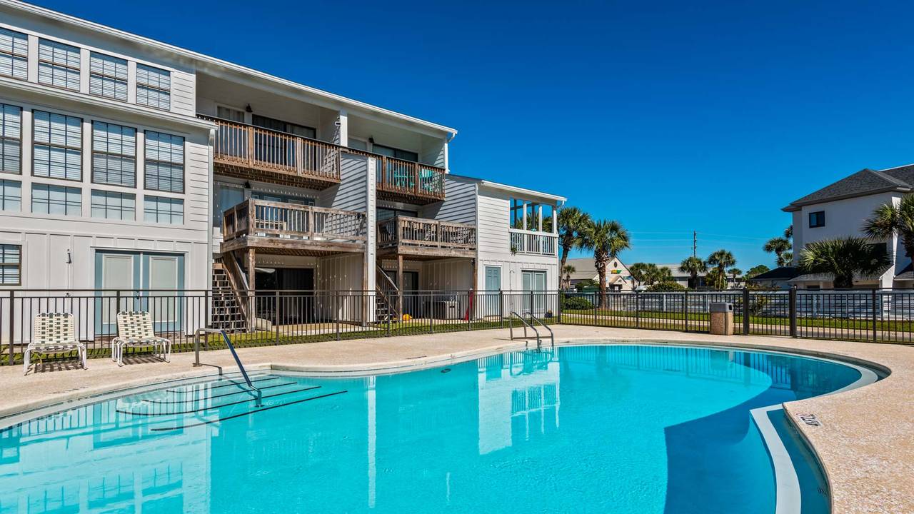 Beachside Grounds & Amenities Beachside Grounds & Amenities