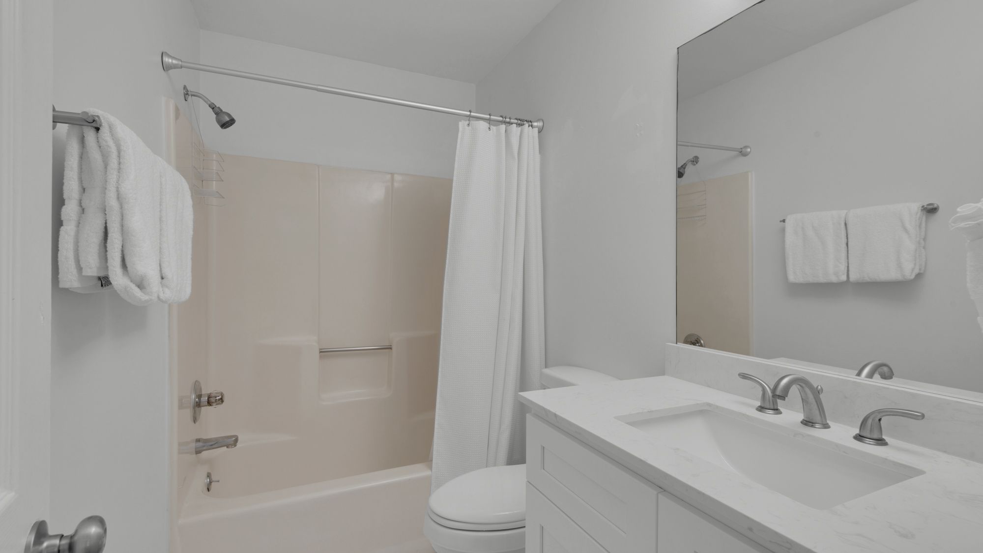 Beachside Condo 1 Guest Bathroom