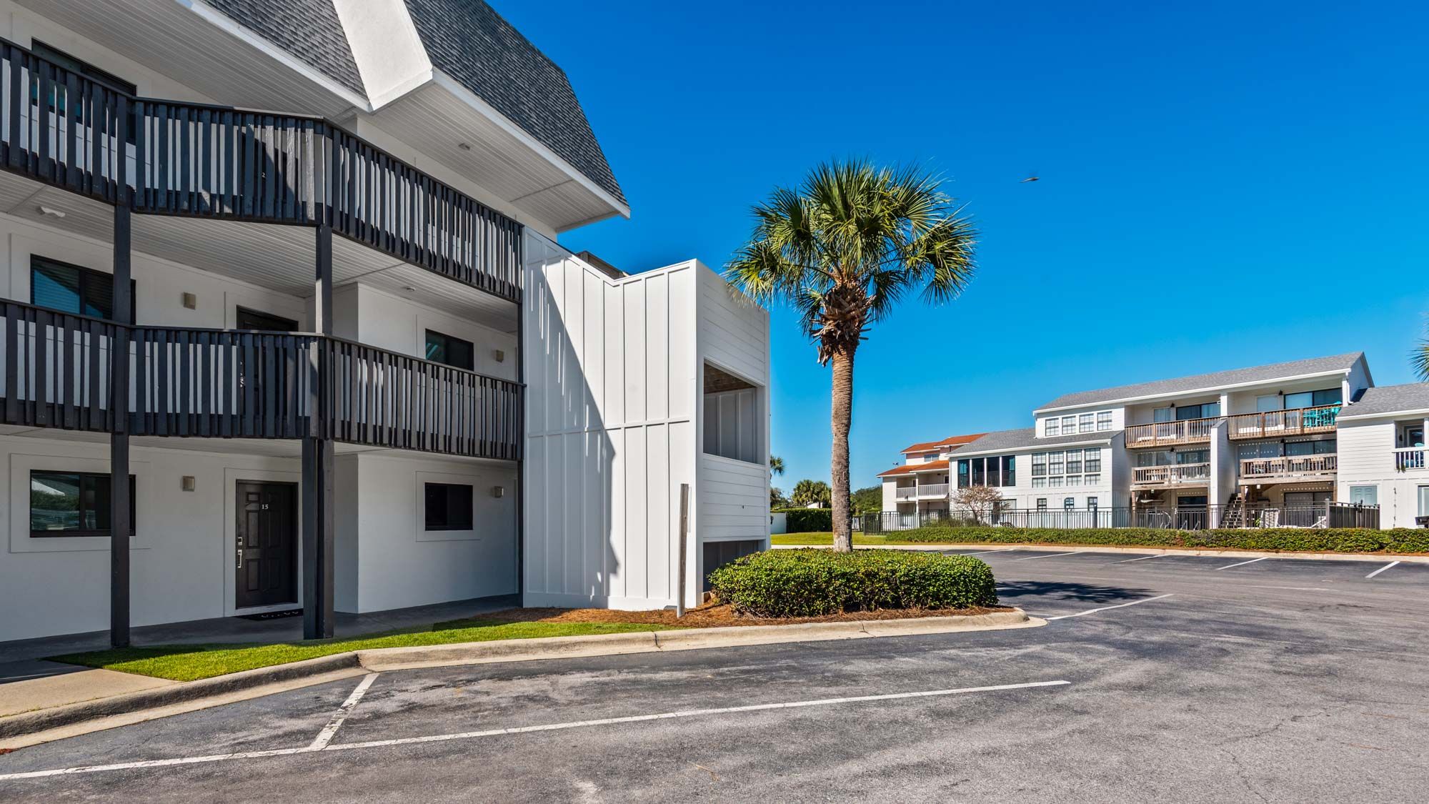 Beachside Grounds & Amenities