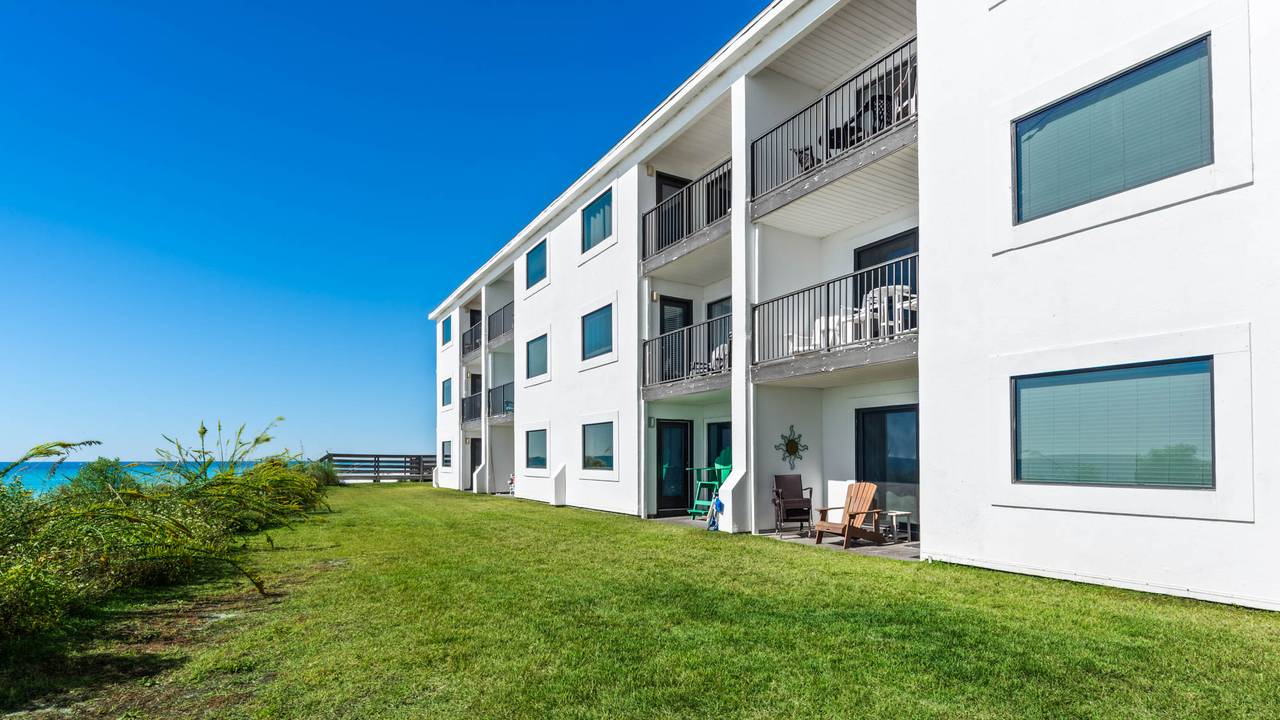 Beachside Grounds & Amenities Beachside Grounds & Amenities