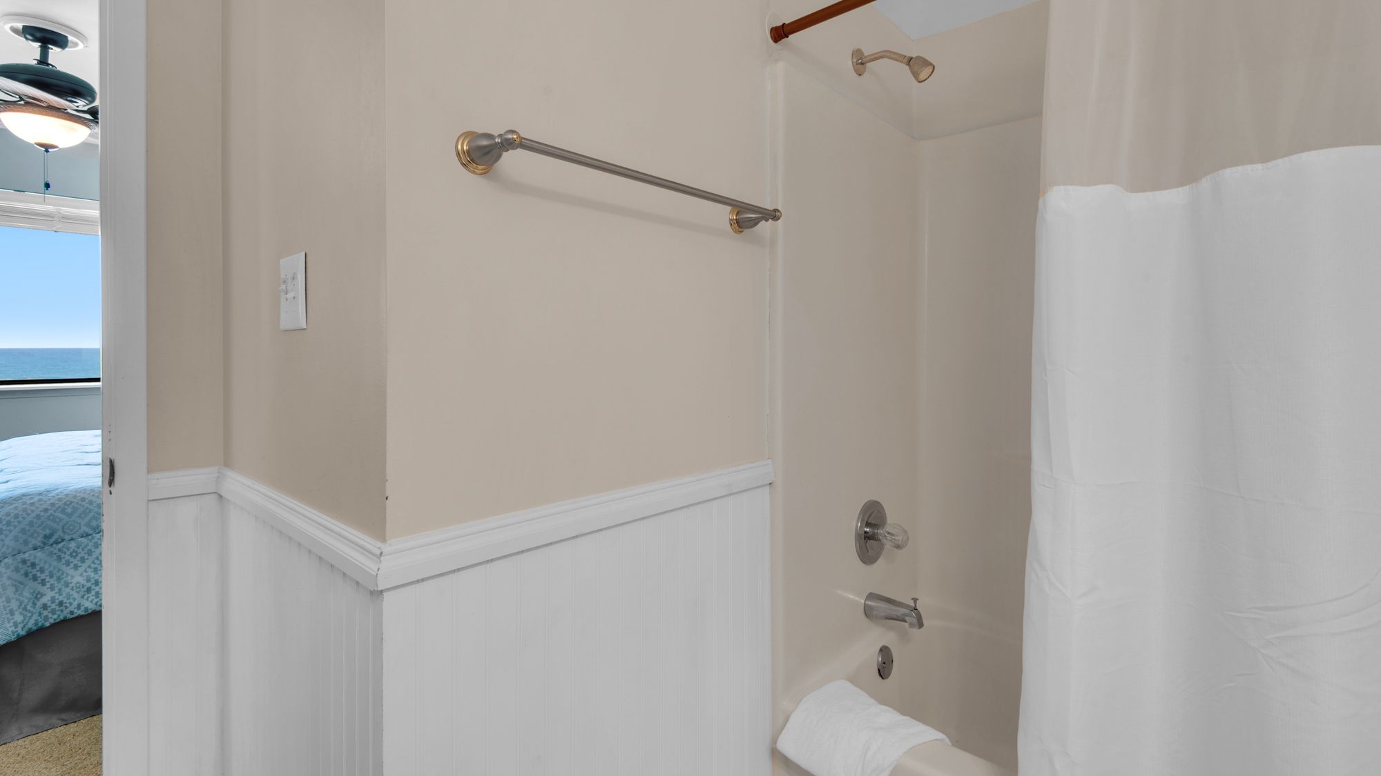 Beachside Condo 6 Bathroom