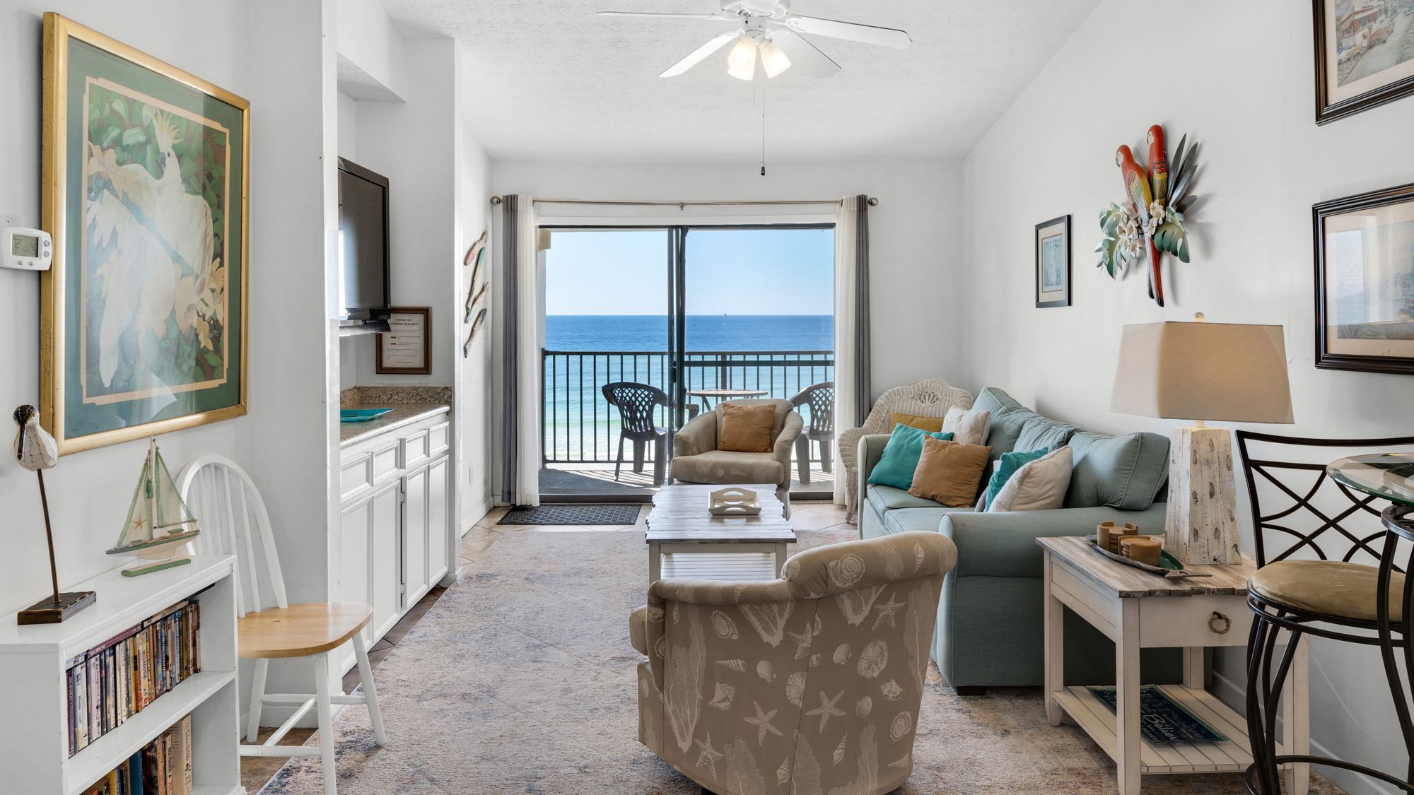 Beachside Condo 9 Living area