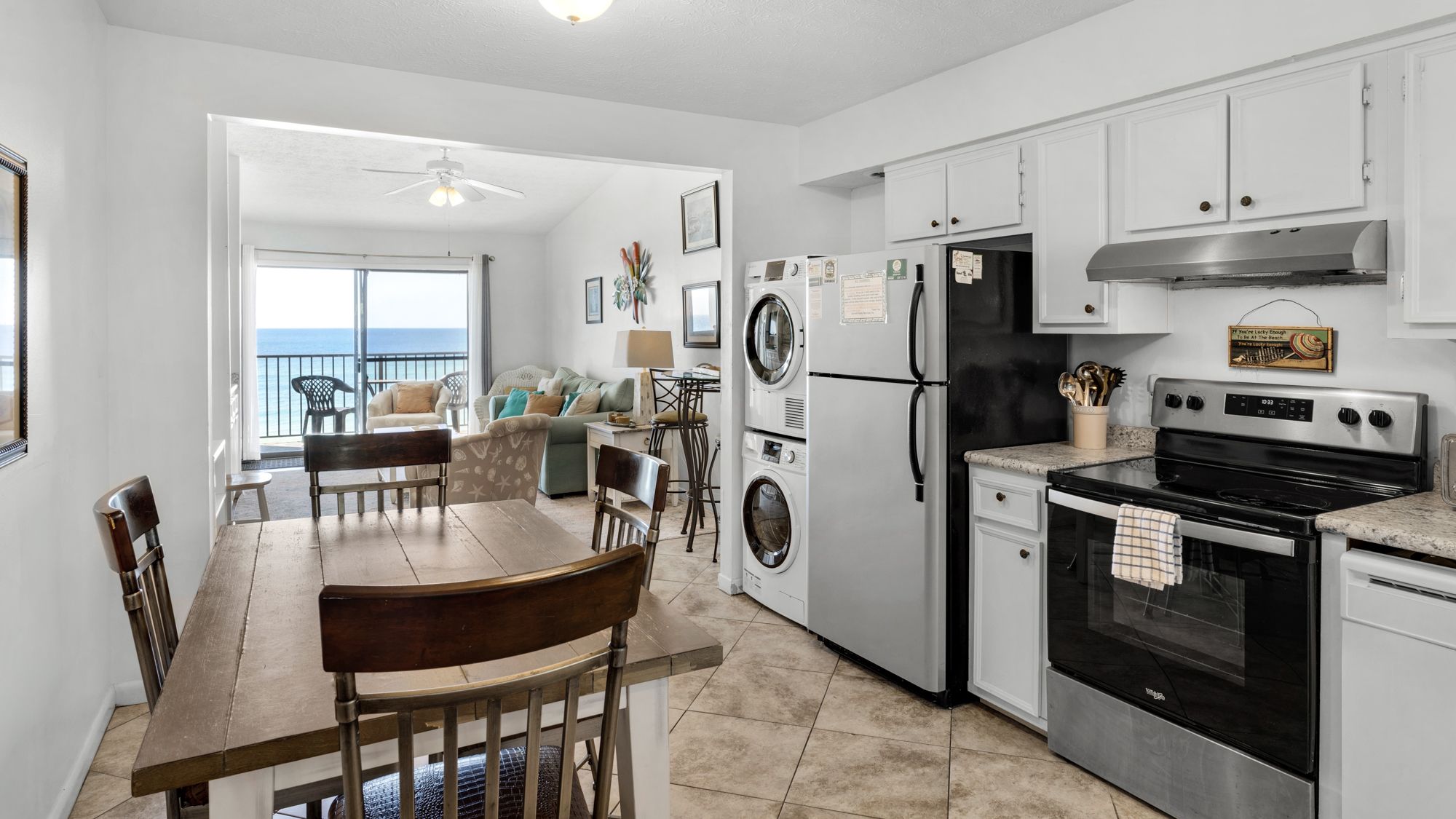 Beachside Condo 9 Living area