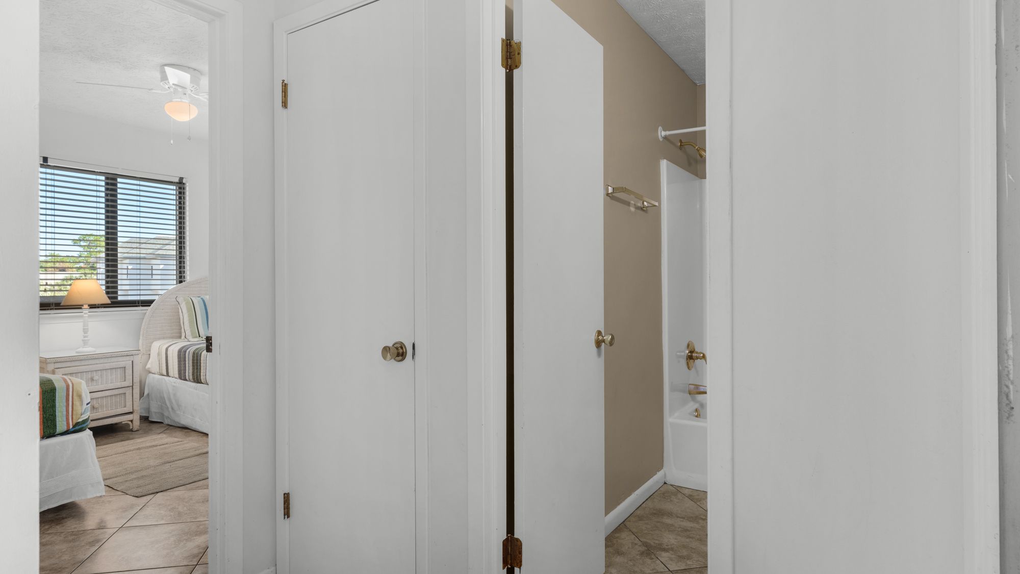 Beachside Condo 9 Bedroom & Bathroom