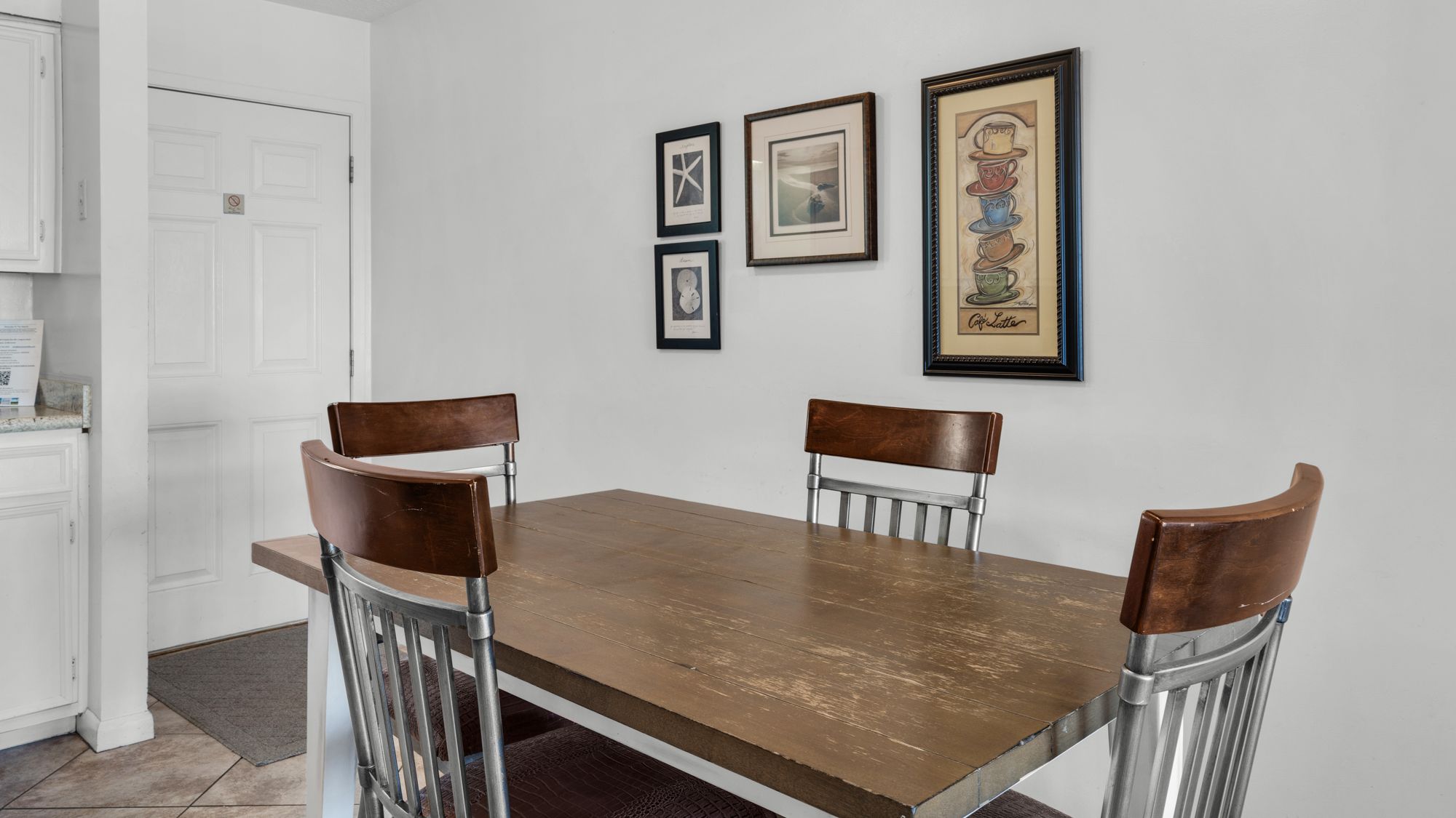 Beachside Condo 9 Dining area