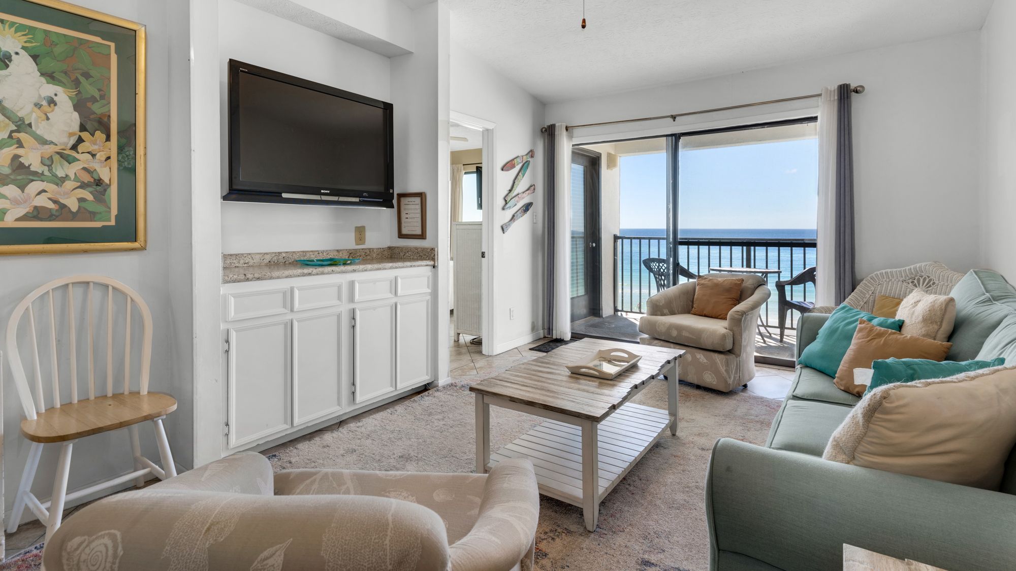 Beachside Condo 9 Living area