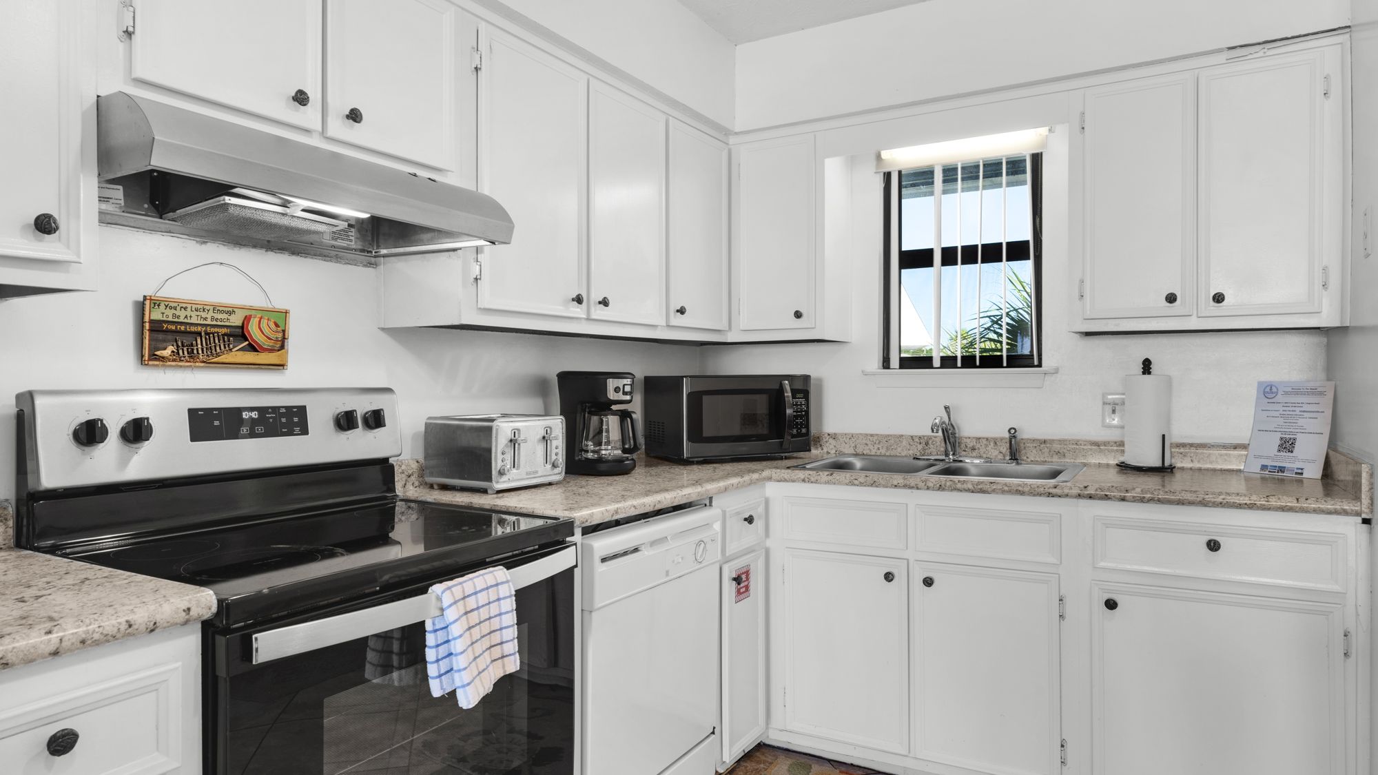 Beachside Condo 9 Kitchen area