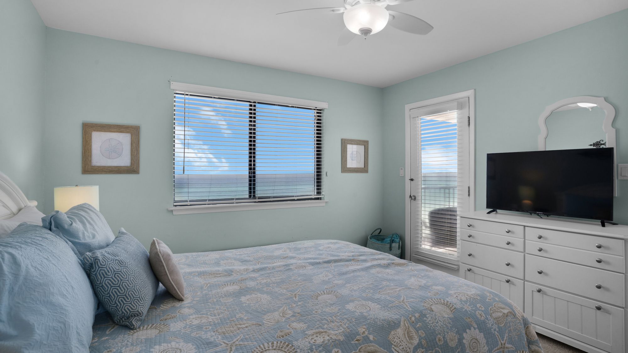 Beachside Condo 11 Queen Master Bedroom