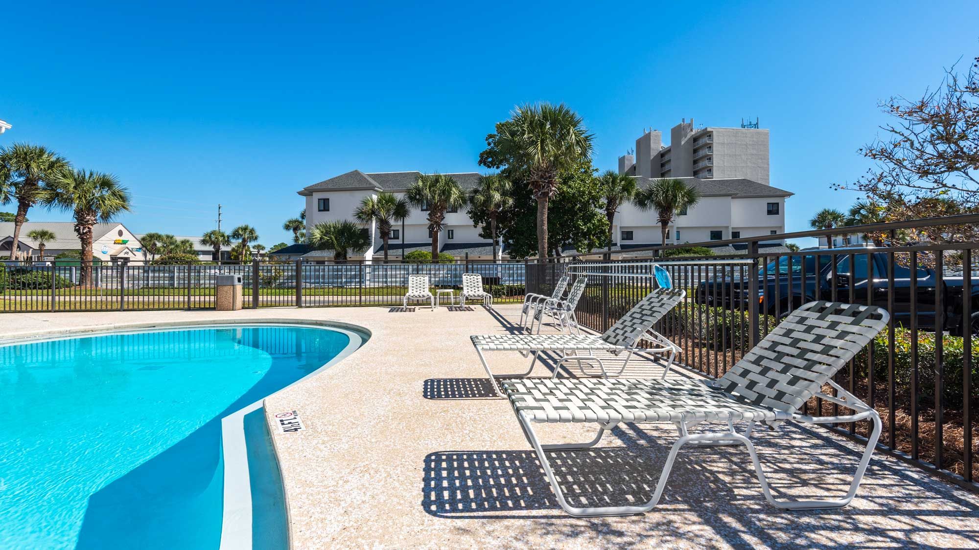 Beachside Grounds & Amenities