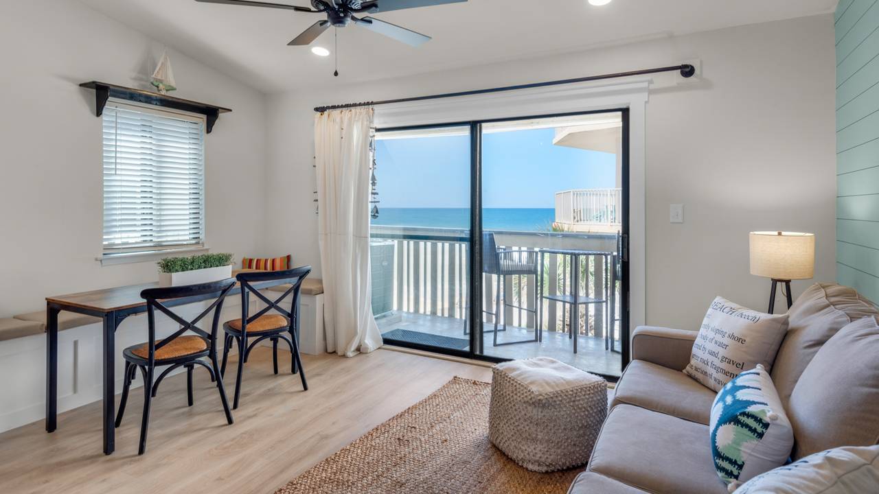 Beachside Condo 21 Main Living Area Beachside Condo 21 Main Living Area