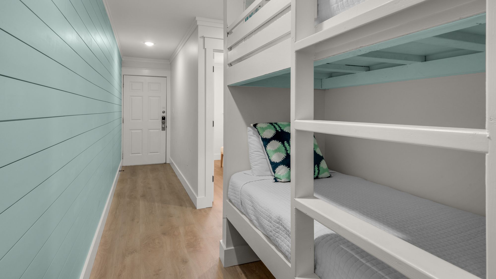 Beachside Condo 21 Built in Bunks