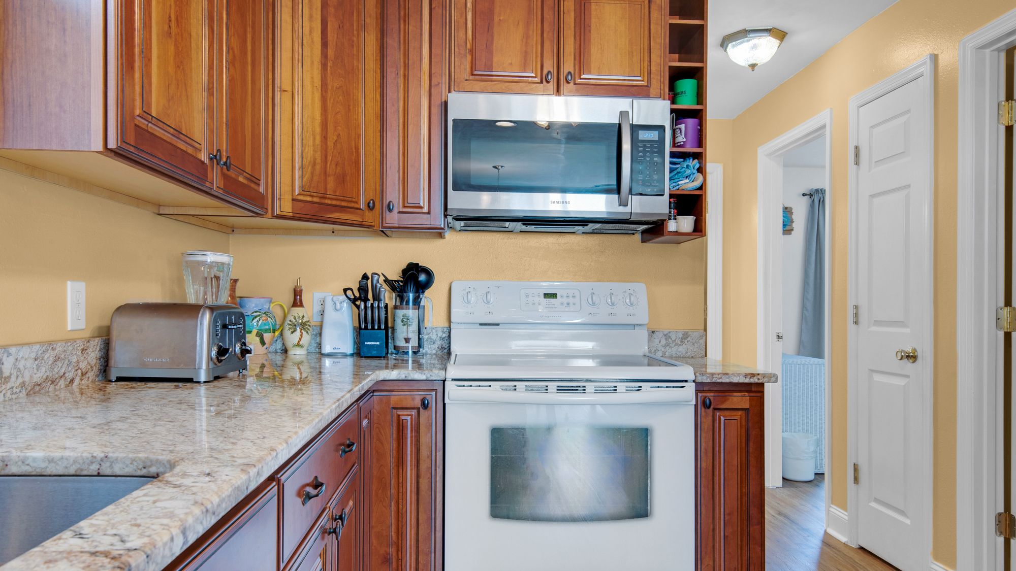 Beachside Villas 221 Kitchen