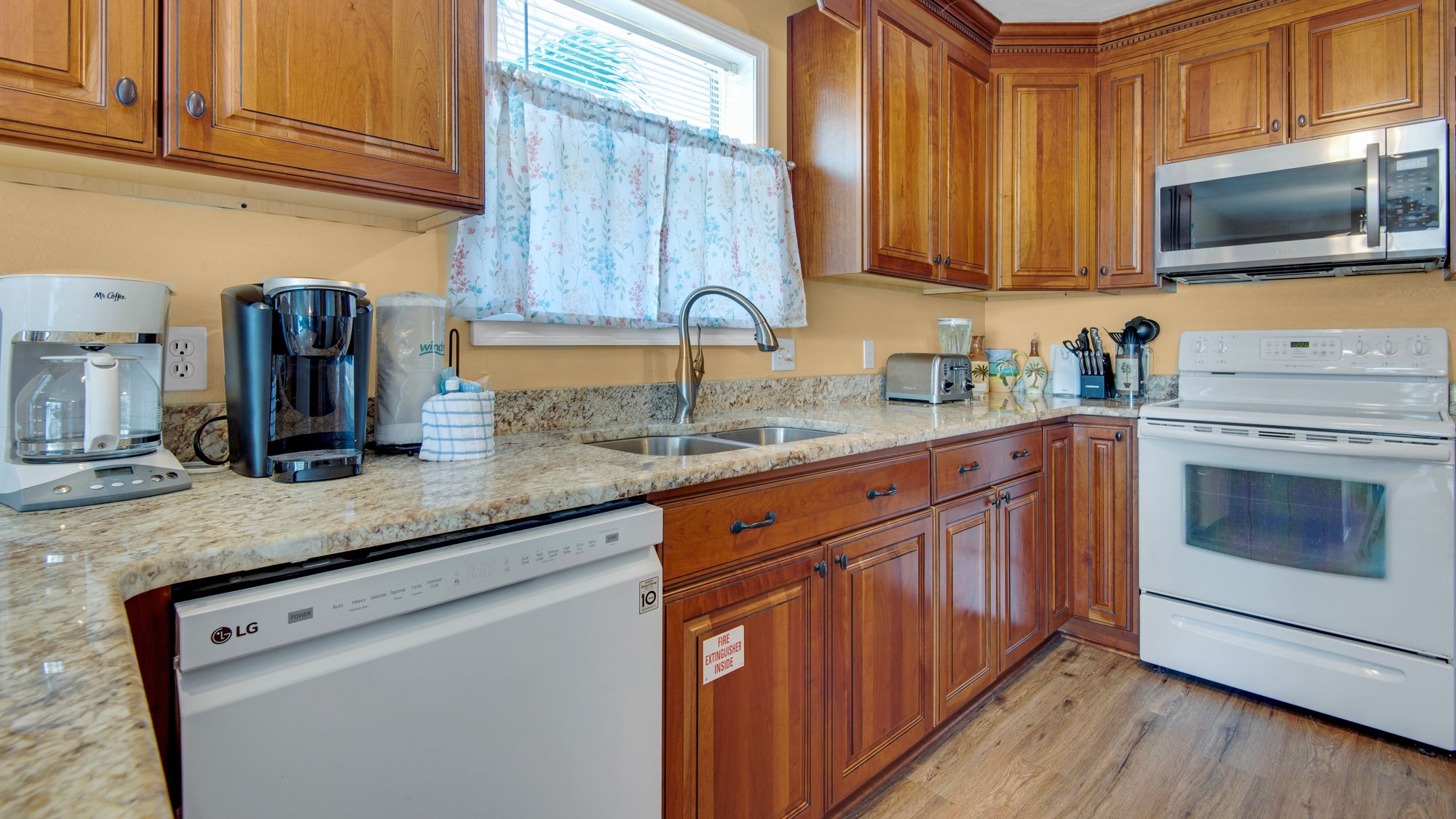 Beachside Villas 221 Kitchen