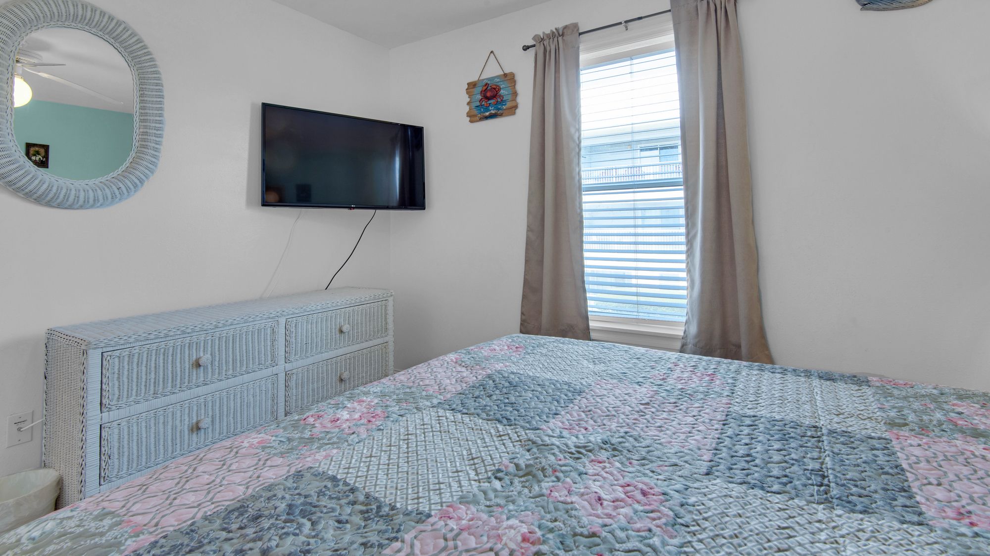 Beachside Villas 221 Queen Guest Bedroom