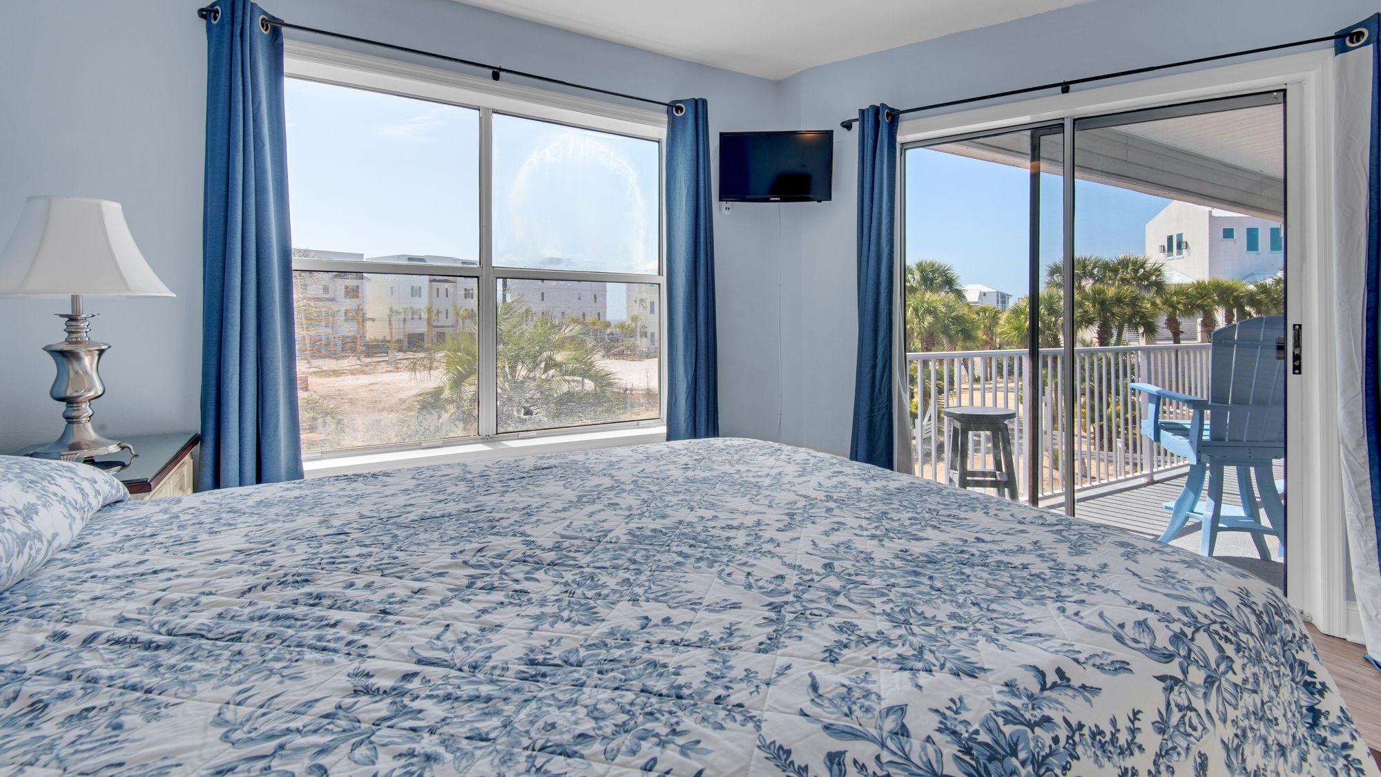 Beachside Villas 221 Queen Master Bedroom