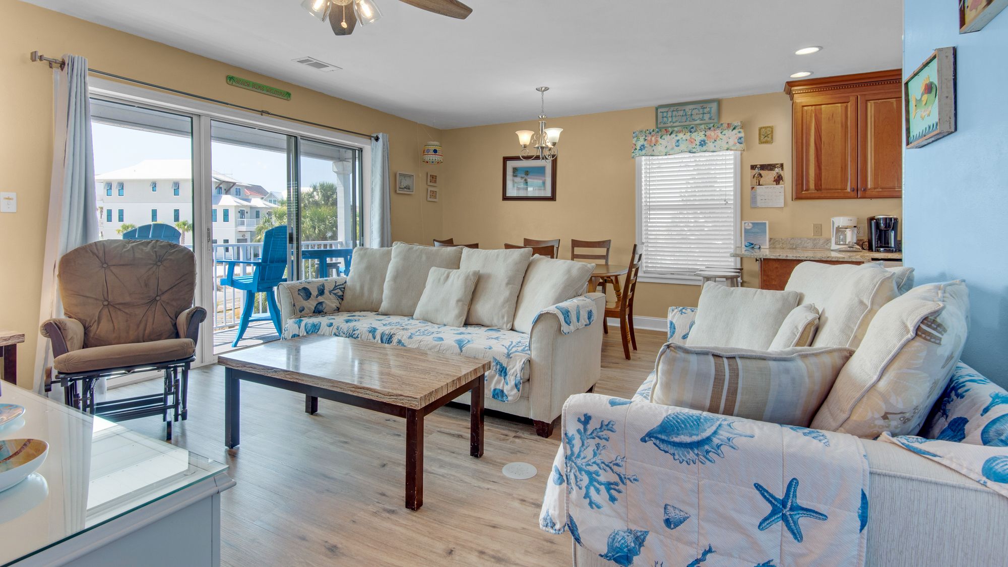 Beachside Villas 221 Main Living Area