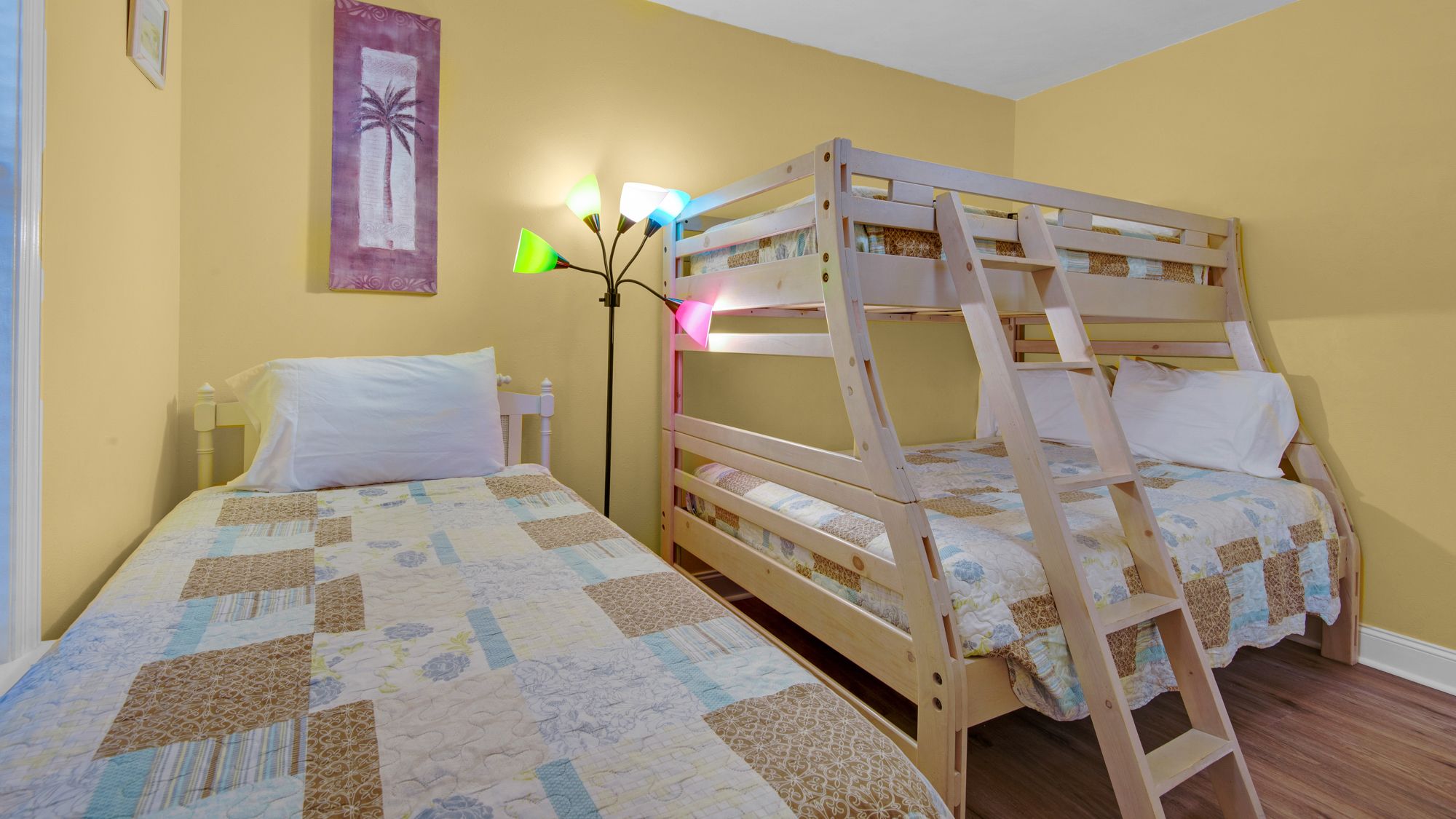 Beachside Villas 221 Guest Bedroom with Twin and Twin-over-Full 