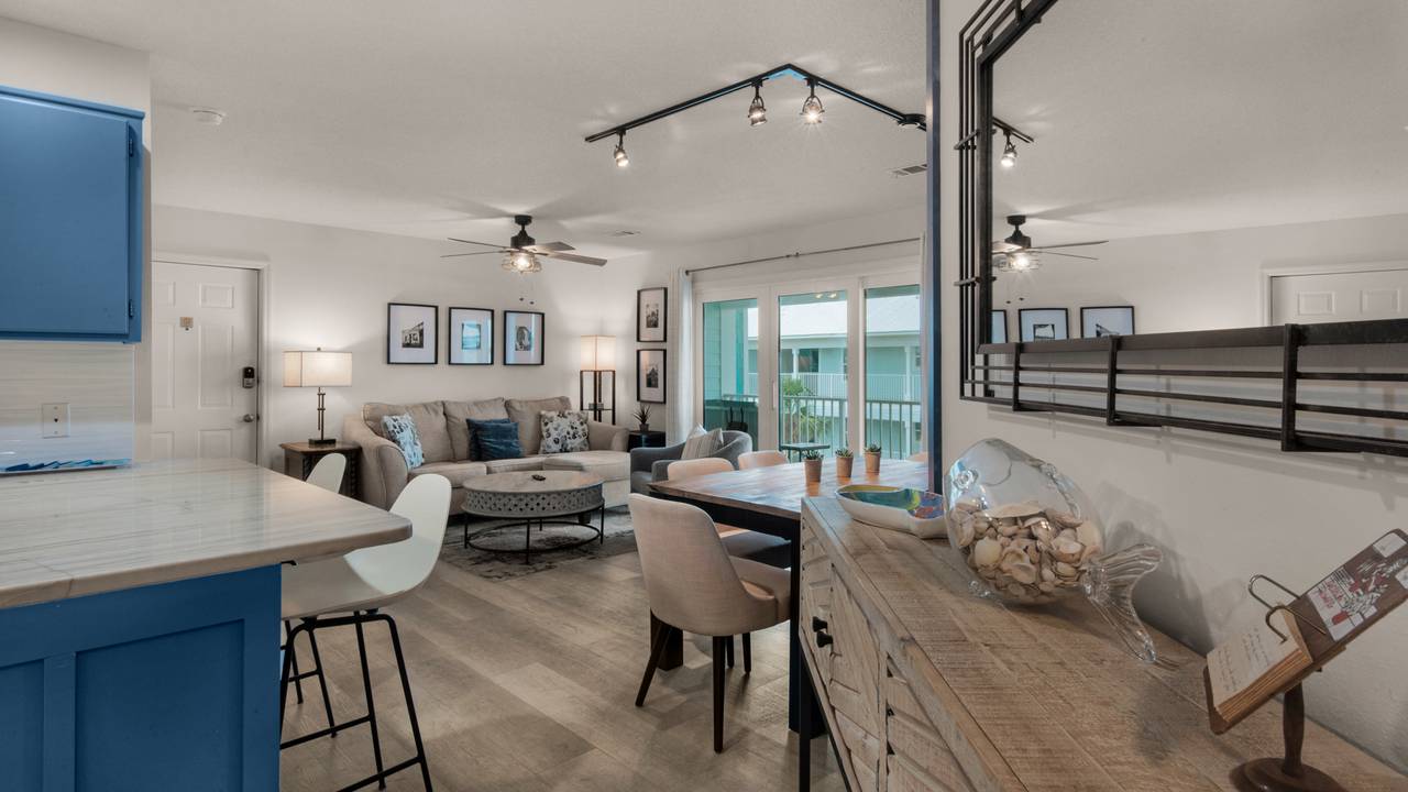 Beachside Villas 232 Dining Table and Kitchen Beachside Villas 232 Dining Table and Kitchen