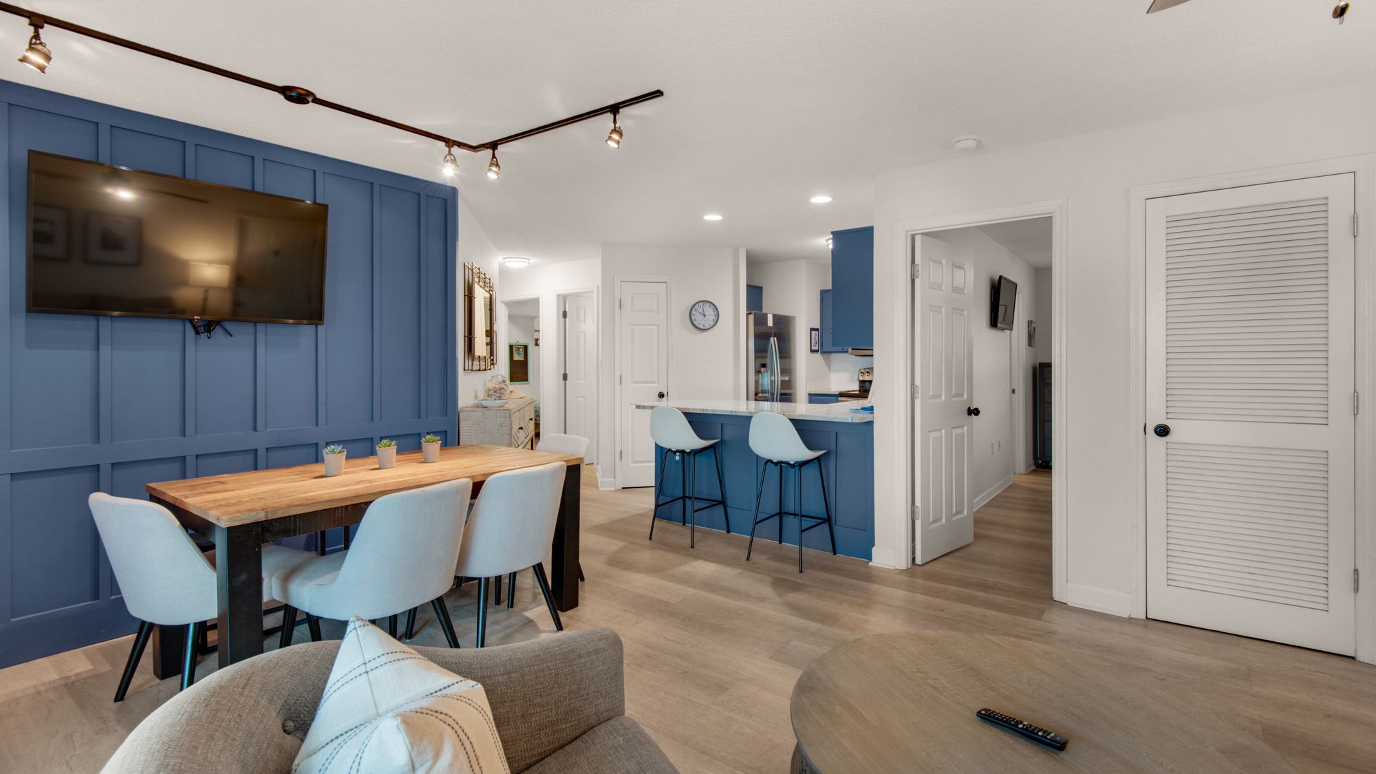 Beachside Villas 232 Living Area and Dining Table