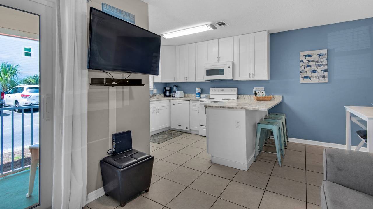 Beachside Villas 513 Living Area and Kitchen Beachside Villas 513 Living Area and Kitchen