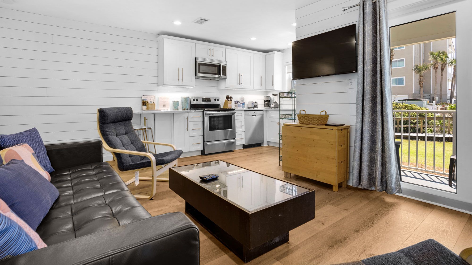 Beachside Villas 612 - Living area