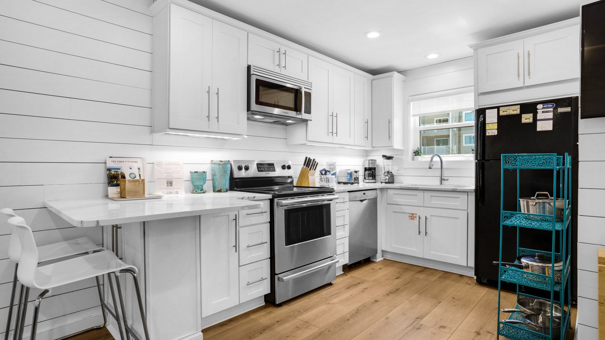 Beachside Villas 612 - Kitchen area