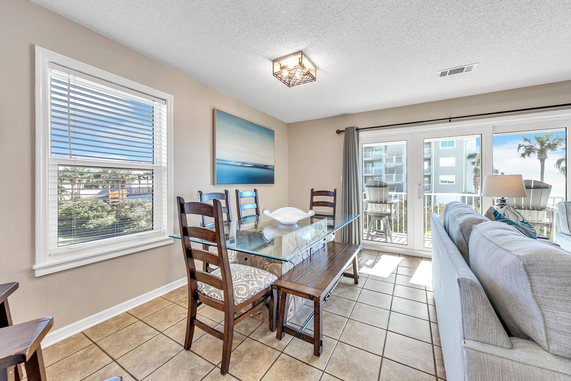 Beachside Villas 623 Dining & living area