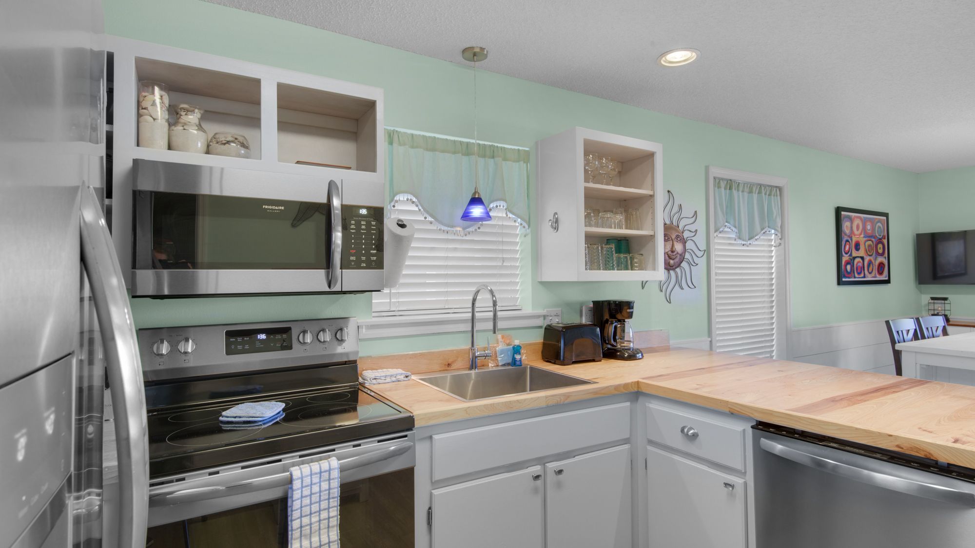 Beachside Villas 714 Kitchen