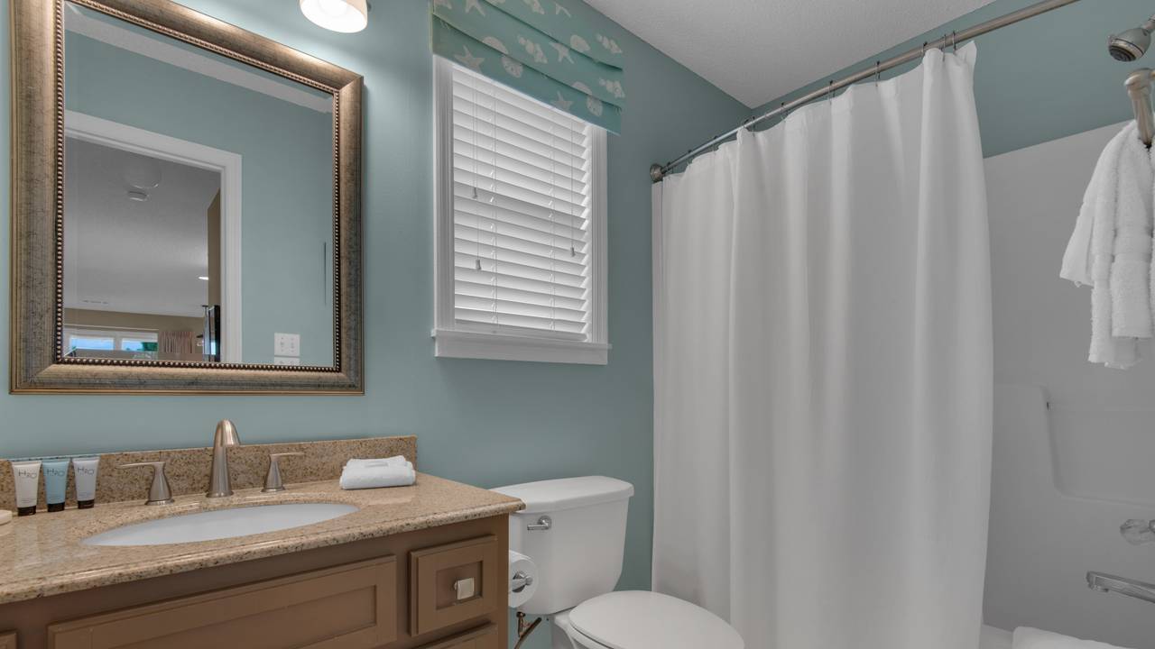 Beachside Villas 733 Shared Hallway Bathroom Beachside Villas 733 Shared Hallway Bathroom