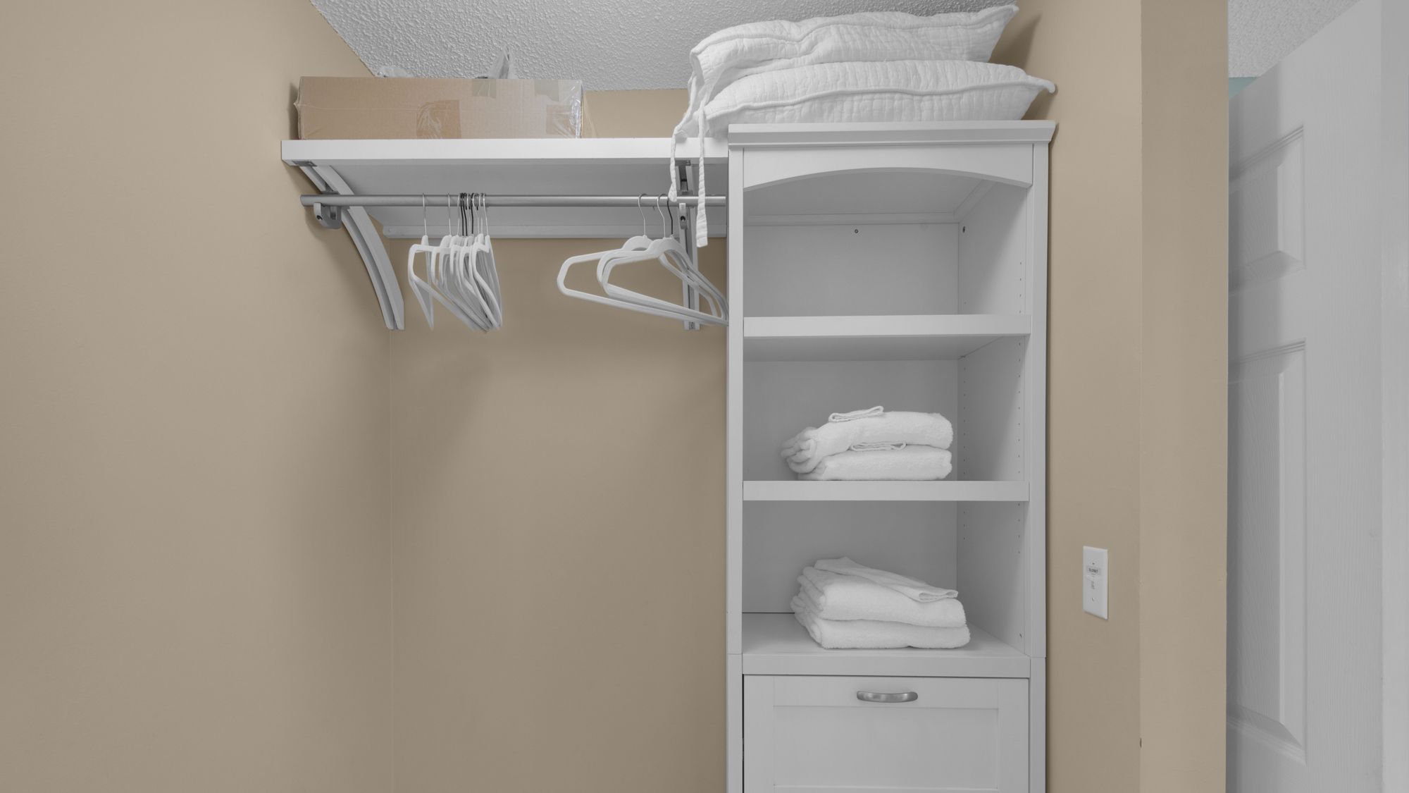 Beachside Villas 733 Master Closet