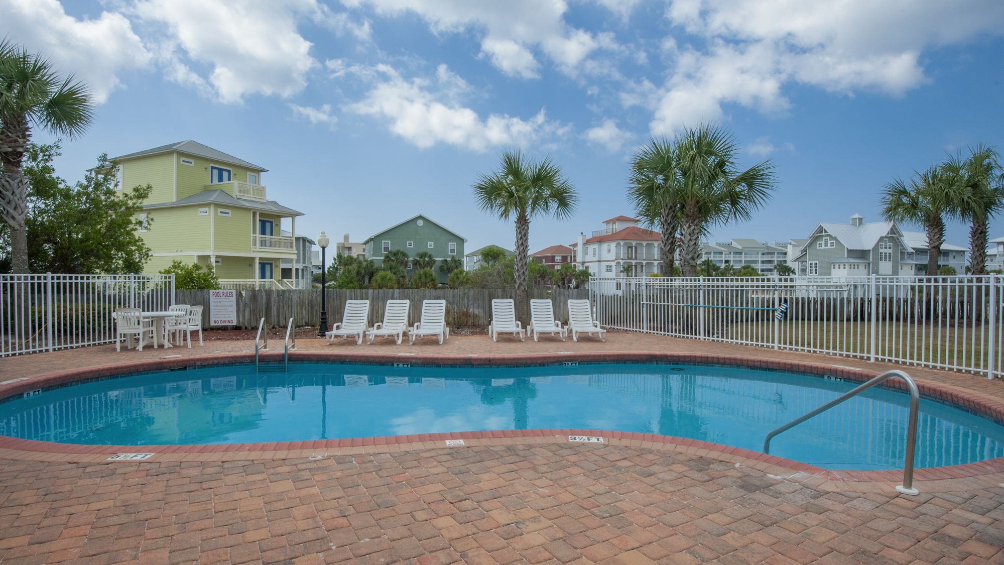 Beachside Villas Grounds and Amenities