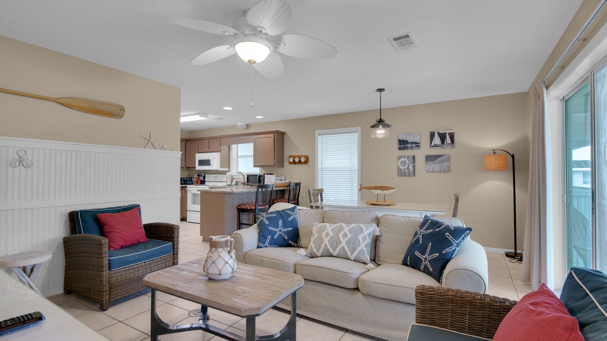 Beachside Villas 733 Main Living Area