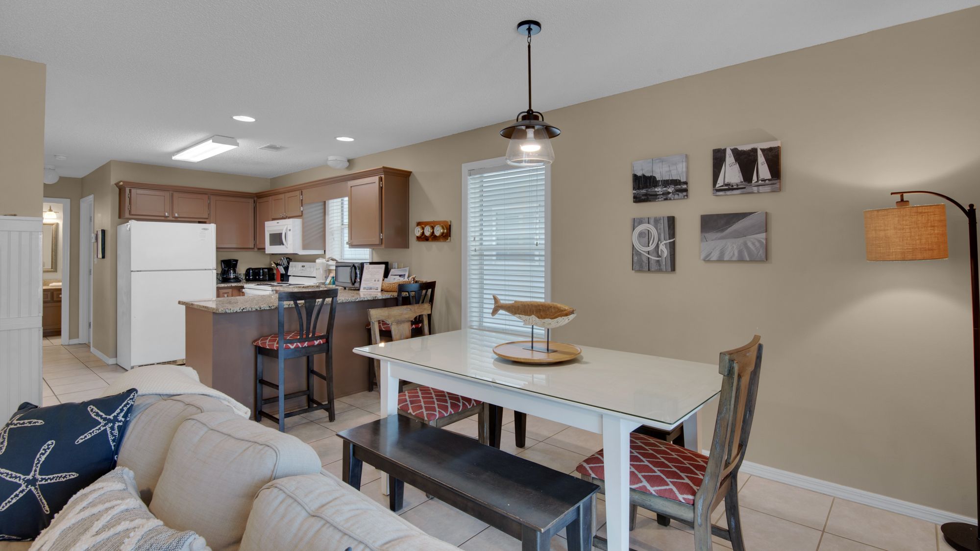 Beachside Villas 733 Dining Area Into Kitchen