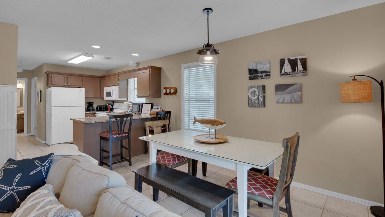 Beachside Villas 733 Dining Area Into Kitchen Beachside Villas 733 Dining Area Into Kitchen