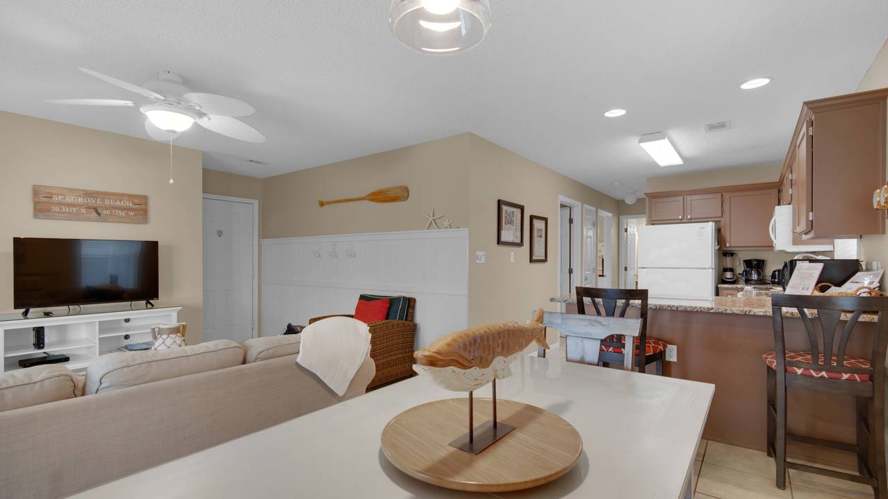 Beachside Villas 733 Dining Area Into Kitchen Beachside Villas 733 Dining Area Into Kitchen