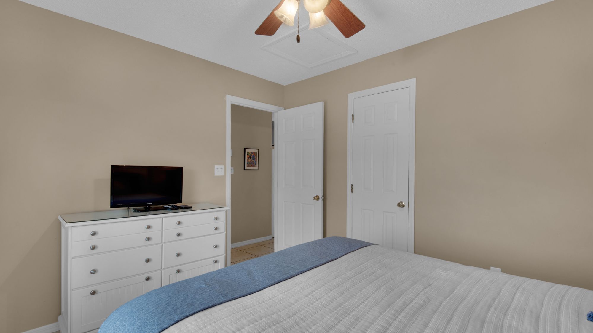 Beachside Villas 733 Queen Guest Bedroom