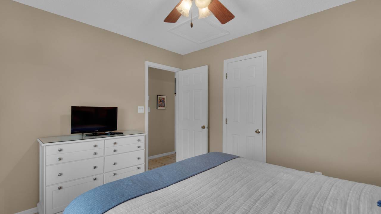 Beachside Villas 733 Queen Guest Bedroom Beachside Villas 733 Queen Guest Bedroom