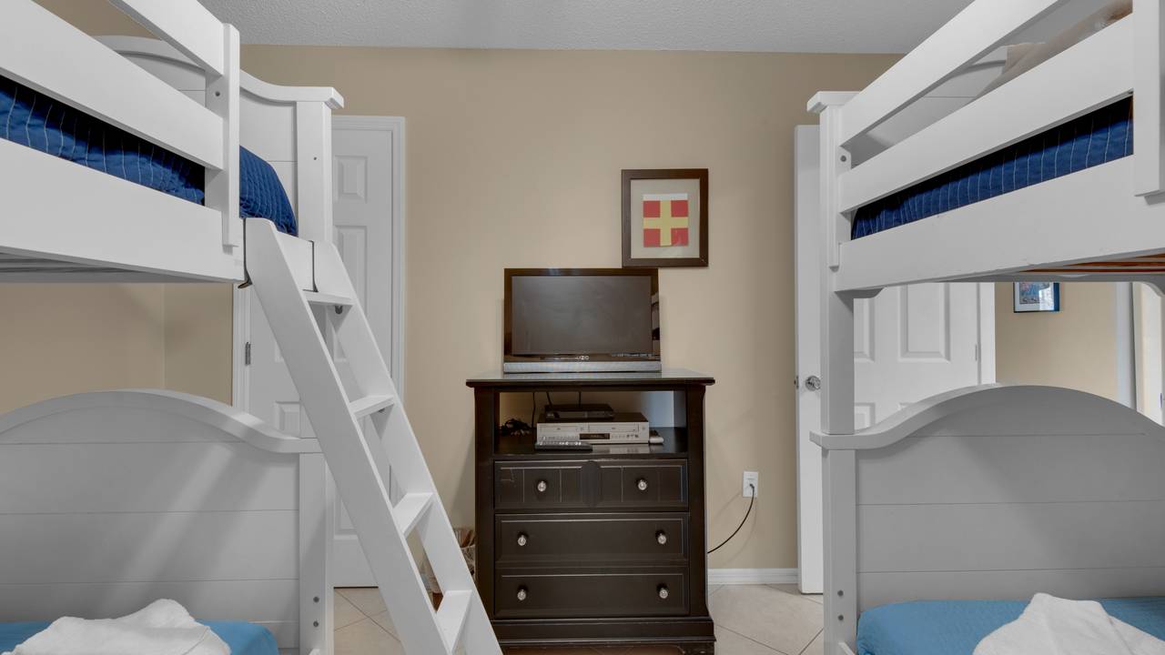 Beachside Villas 733 Guest Bedroom with 2 sets of Twin-over-Twin Beachside Villas 733 Guest Bedroom with 2 sets of Twin-over-Twin