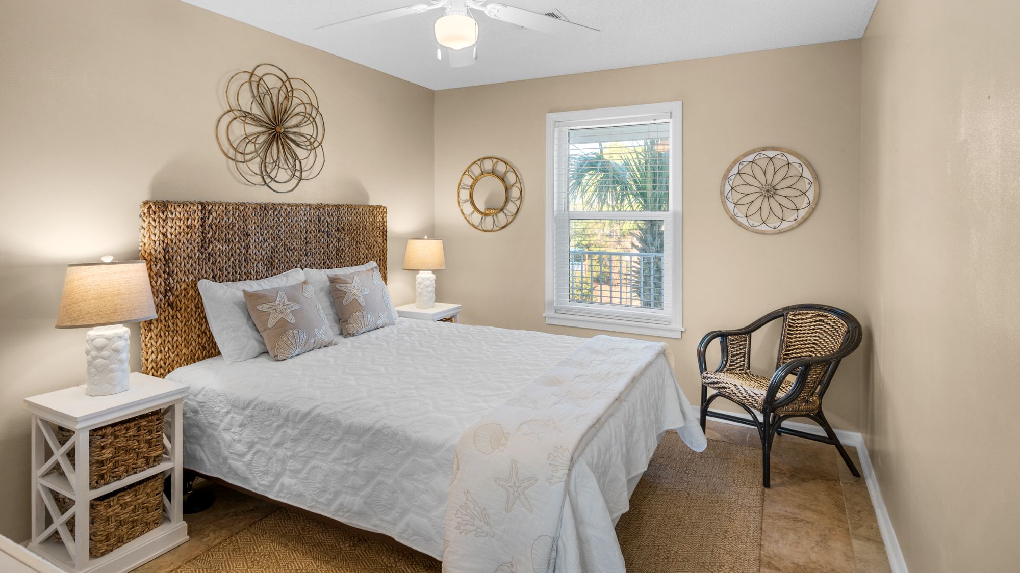 Beachside Villas 1122 Queen Bedroom