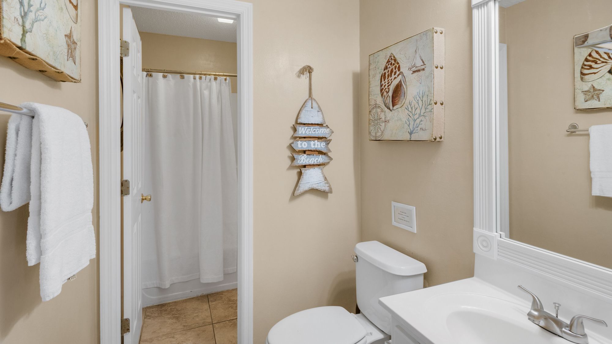 Beachside Villas 1122 Jack and Jill Bathroom