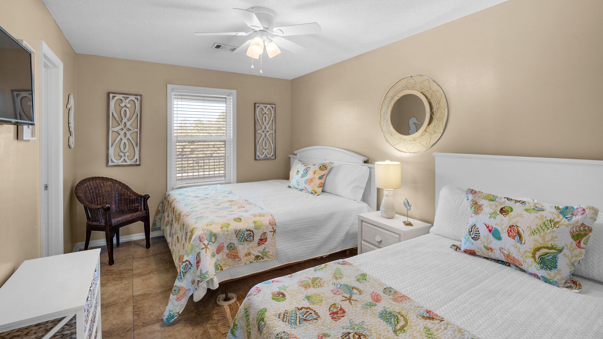 Beachside Villas 1122 King and Twin Bedroom