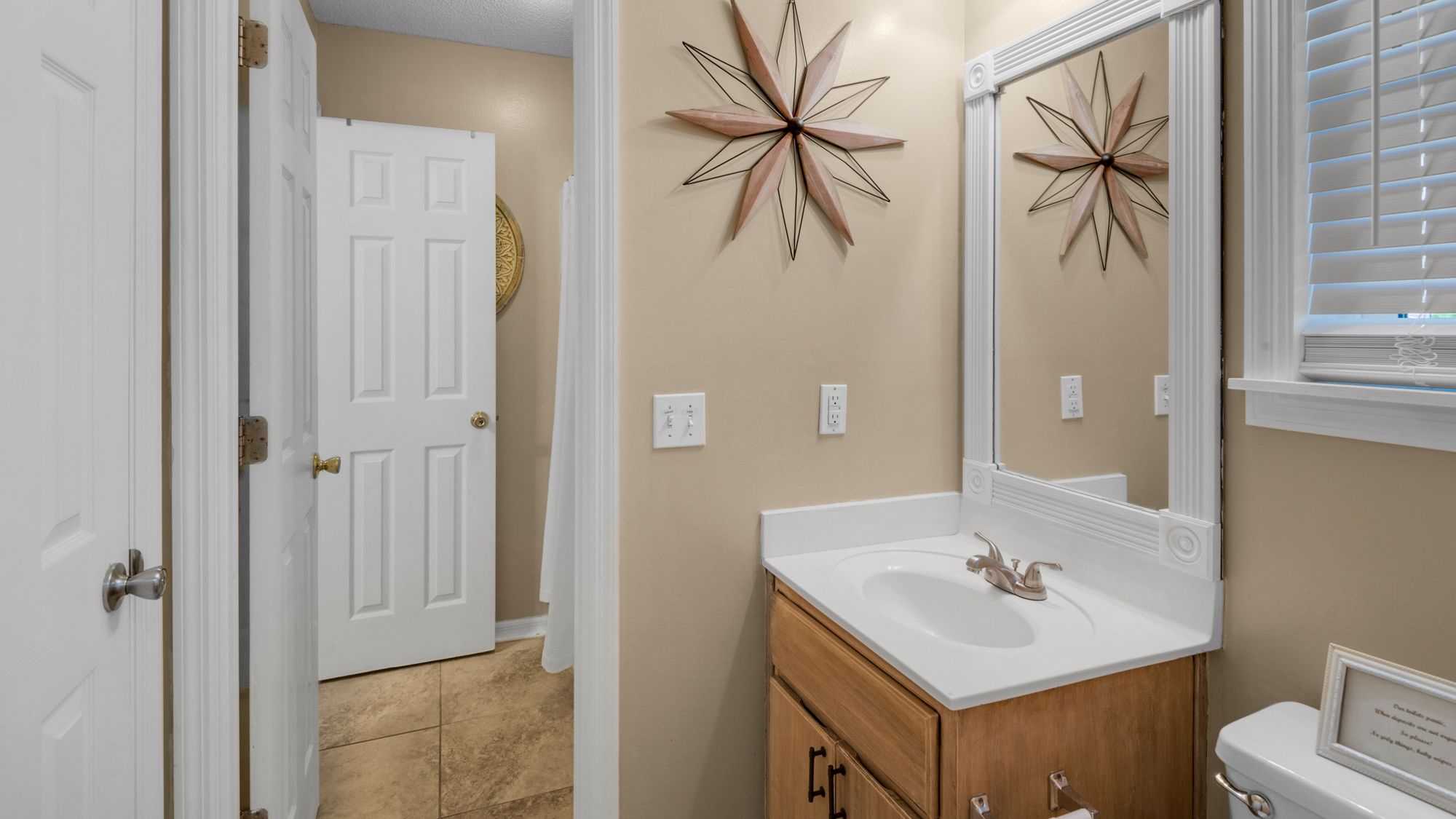 Beachside Villas 1122 Jack and Jill Bathroom