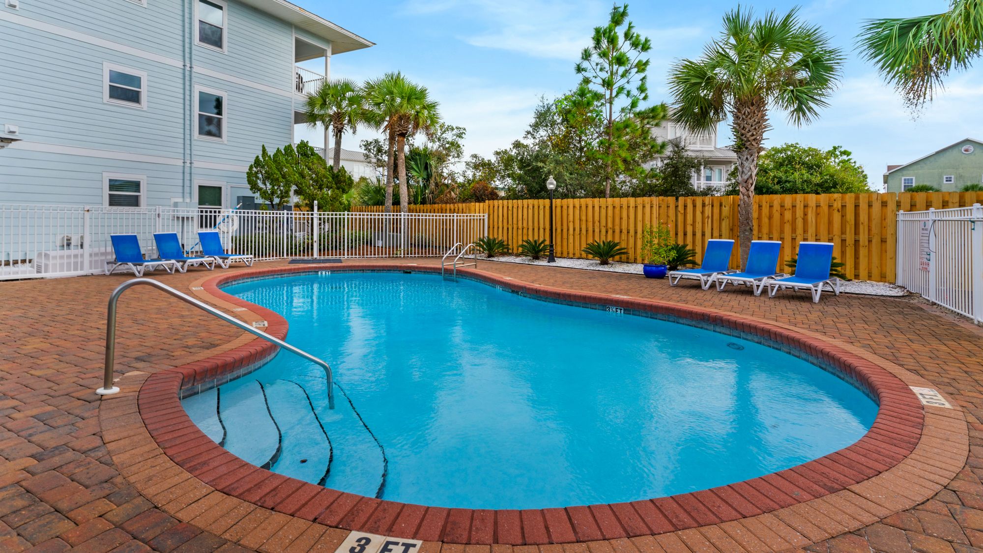 Beachside Villas Grounds & Amenities