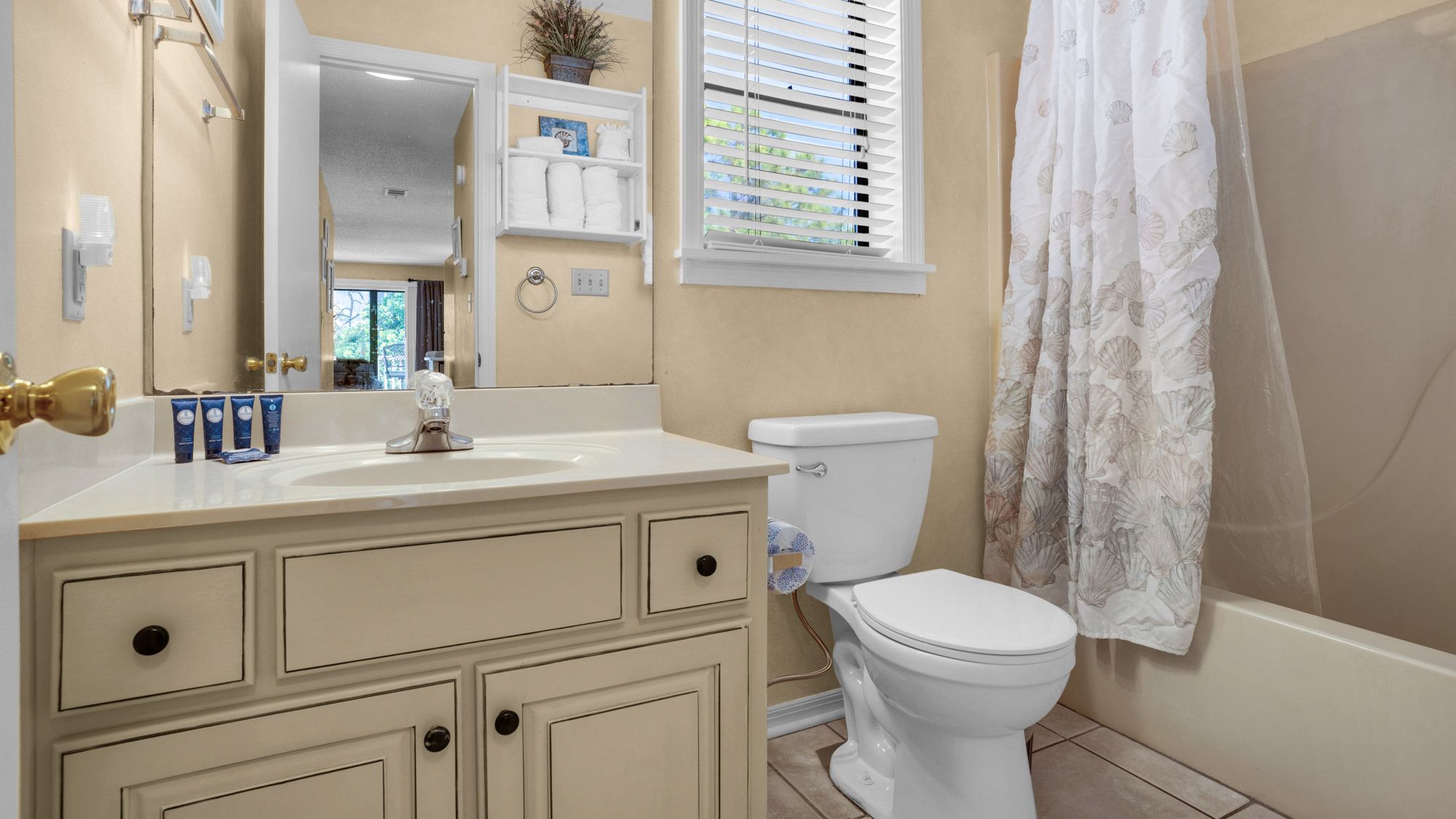 Beachwood Villas 13H Bathroom 2