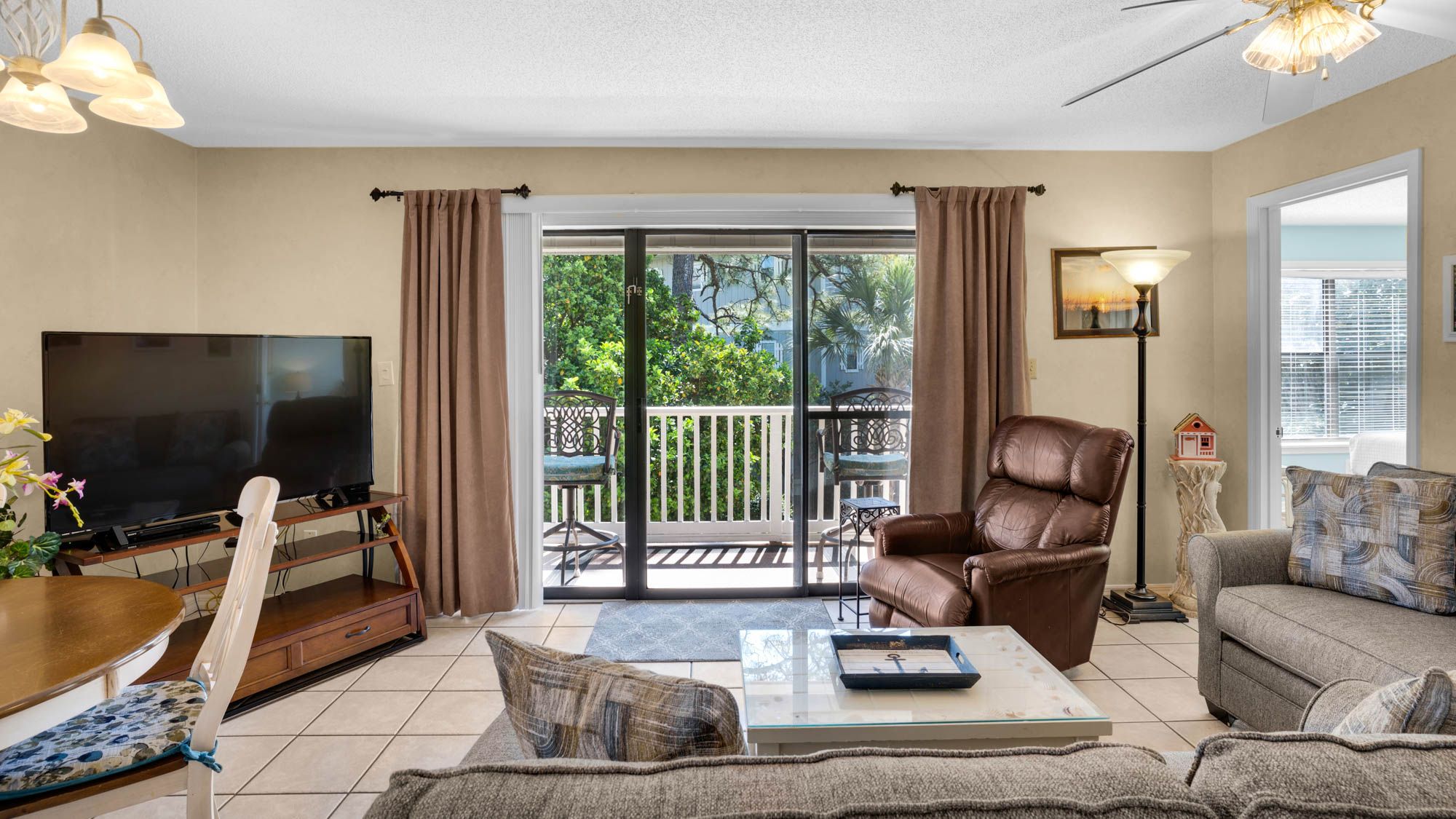 Beachwood Villas 13H Living area